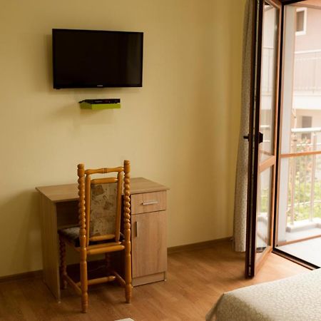 Alfa Guest Rooms With Parking Варна Экстерьер фото