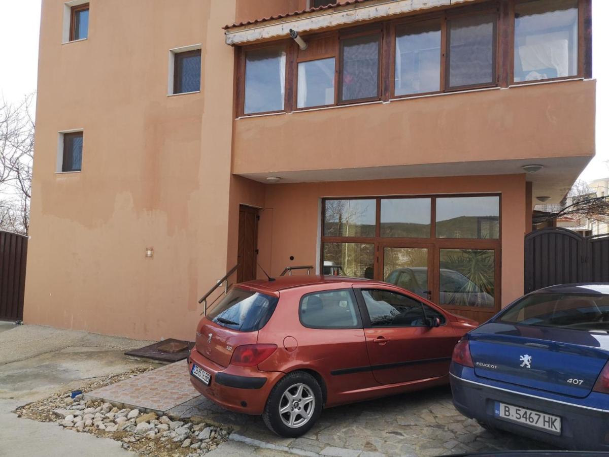Alfa Guest Rooms With Parking Варна Экстерьер фото