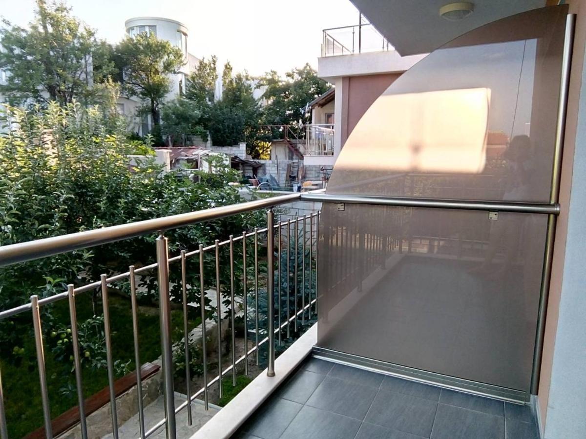 Alfa Guest Rooms With Parking Варна Экстерьер фото