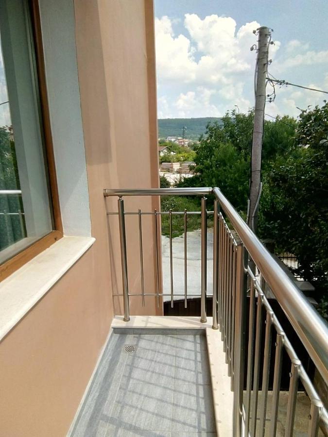 Alfa Guest Rooms With Parking Варна Экстерьер фото