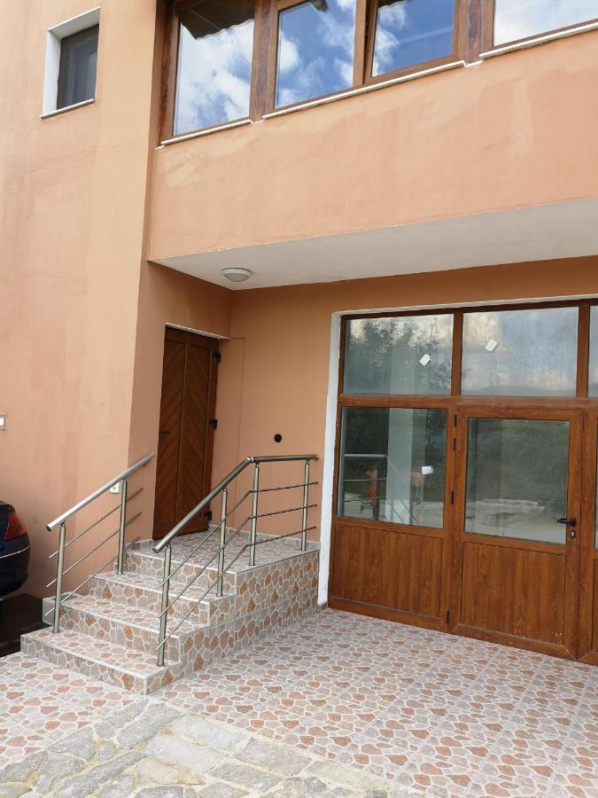 Alfa Guest Rooms With Parking Варна Экстерьер фото